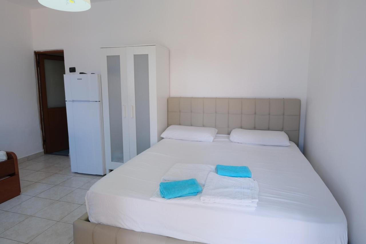 Mehilli Hotel Dhërmi Extérieur photo