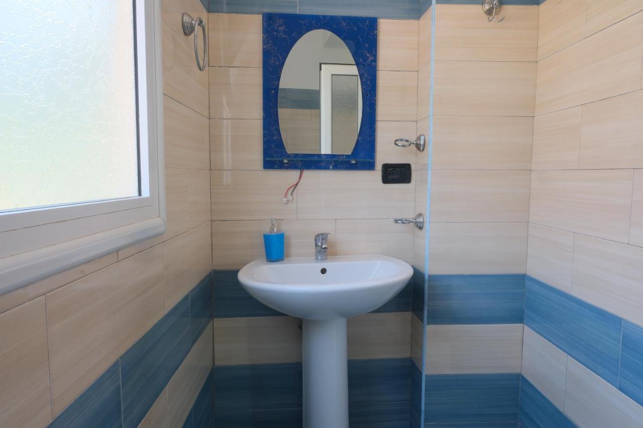 Mehilli Hotel Dhërmi Extérieur photo