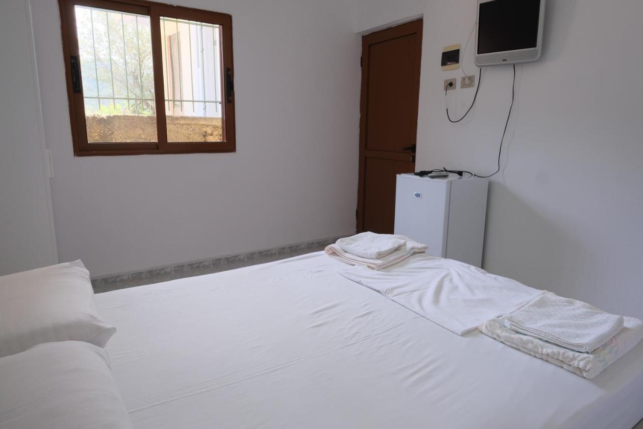 Mehilli Hotel Dhërmi Extérieur photo