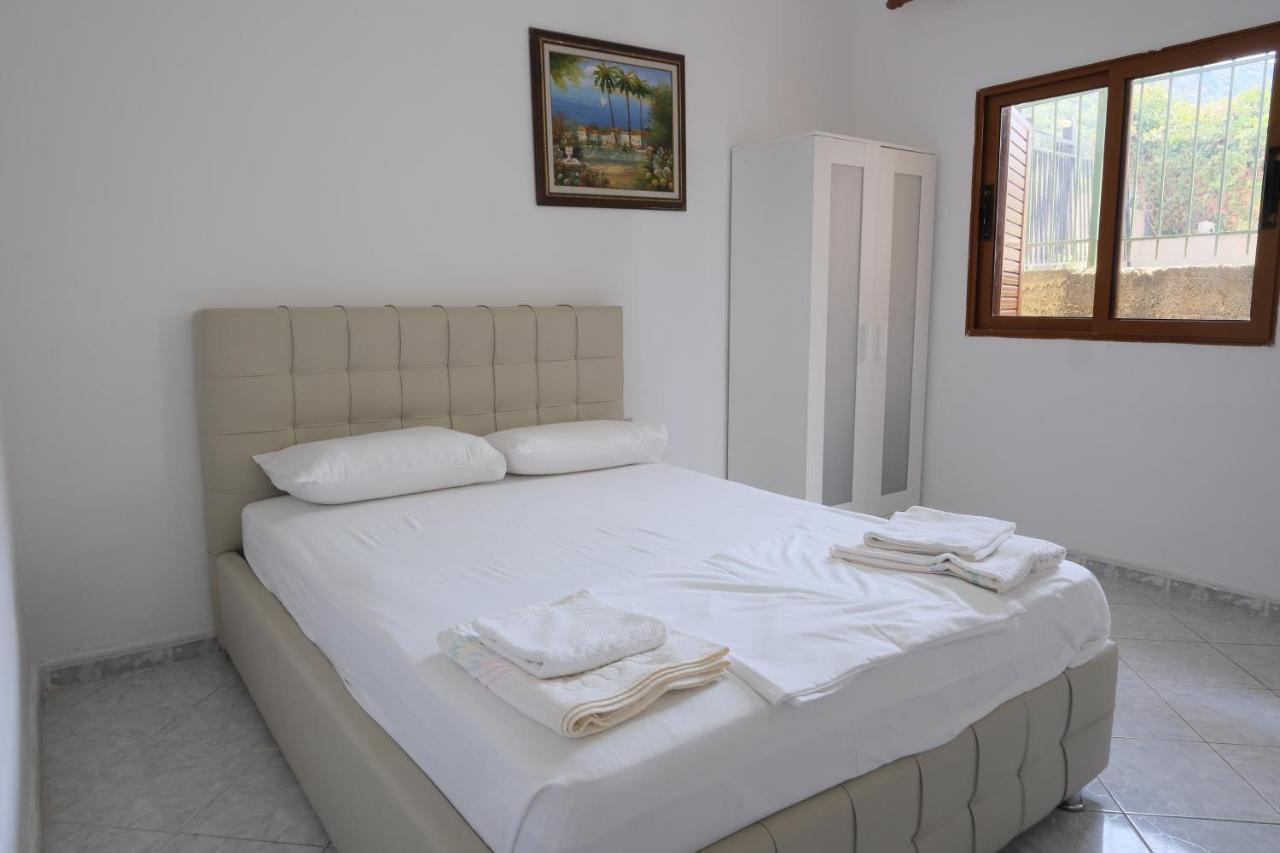 Mehilli Hotel Dhërmi Extérieur photo