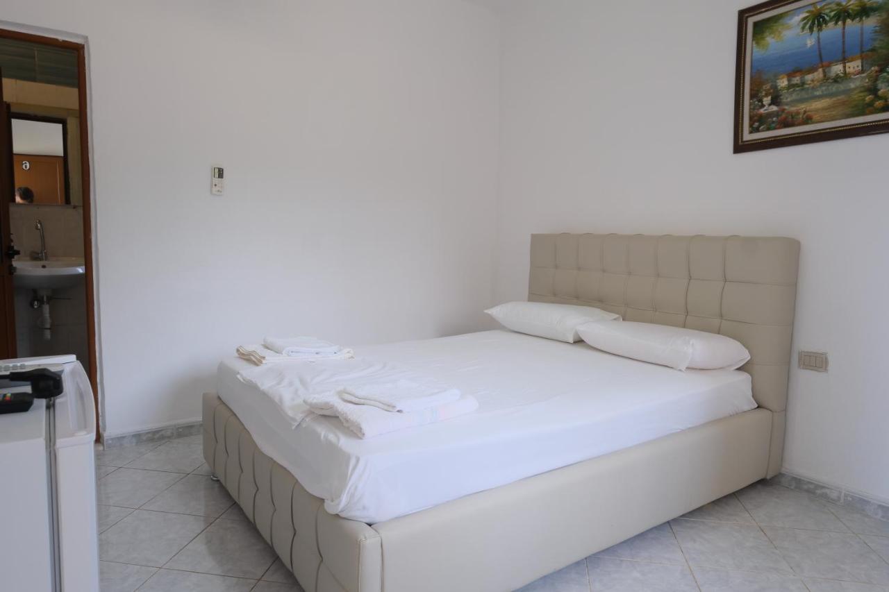 Mehilli Hotel Dhërmi Extérieur photo