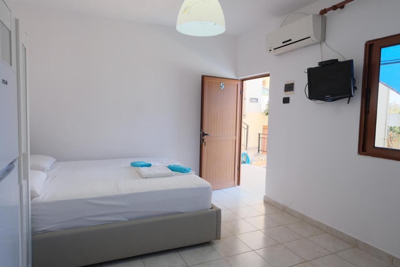 Mehilli Hotel Dhërmi Extérieur photo