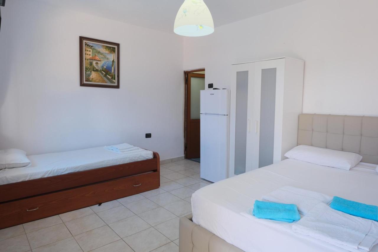 Mehilli Hotel Dhërmi Extérieur photo