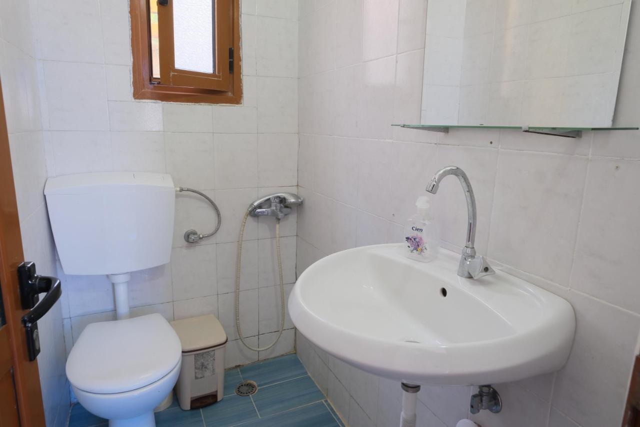 Mehilli Hotel Dhërmi Extérieur photo