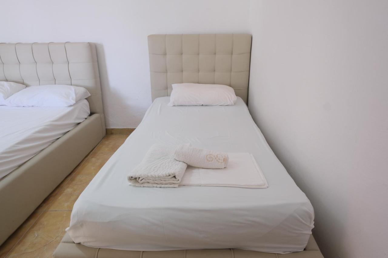 Mehilli Hotel Dhërmi Extérieur photo
