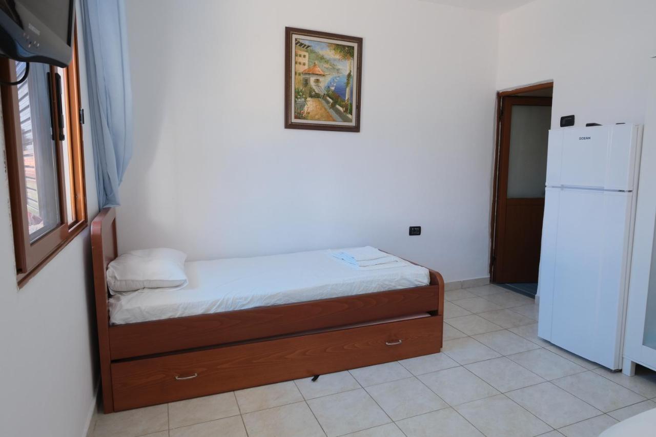 Mehilli Hotel Dhërmi Extérieur photo