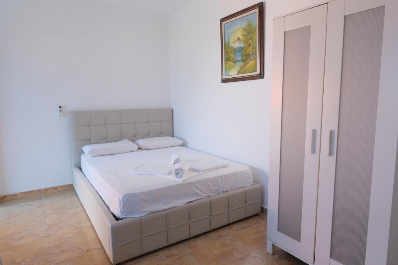 Mehilli Hotel Dhërmi Extérieur photo