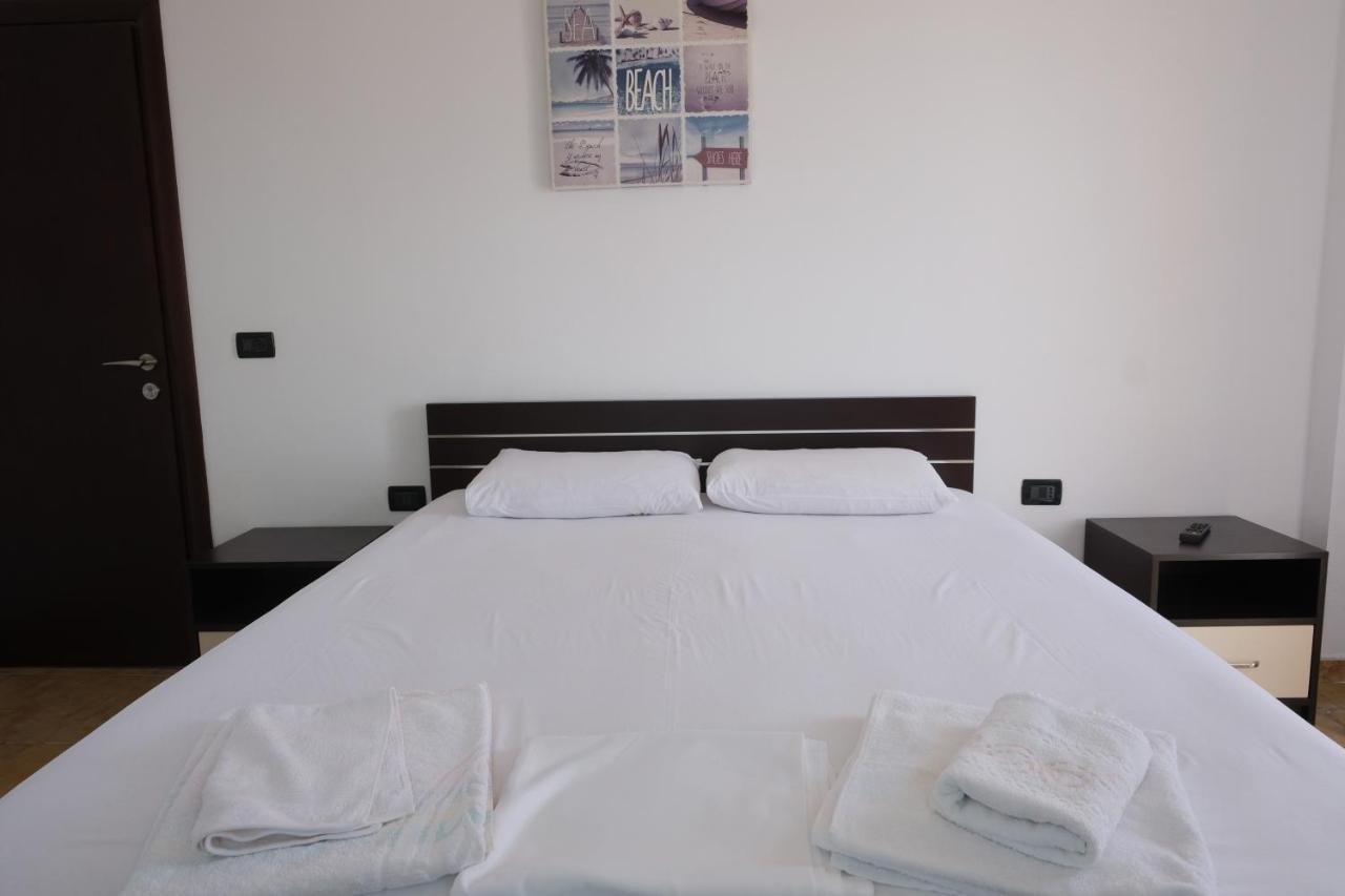 Mehilli Hotel Dhërmi Extérieur photo