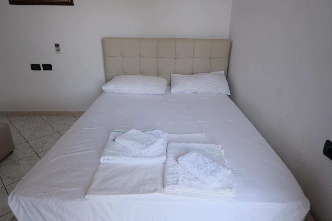Mehilli Hotel Dhërmi Extérieur photo