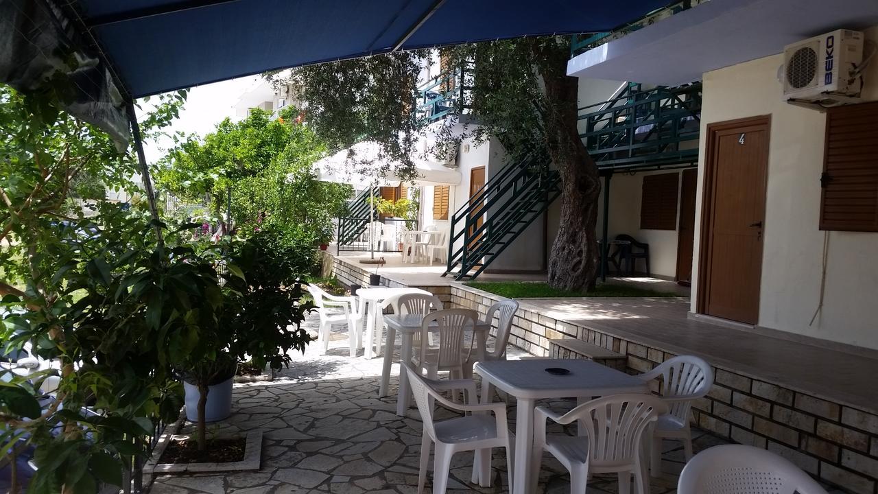 Mehilli Hotel Dhërmi Extérieur photo