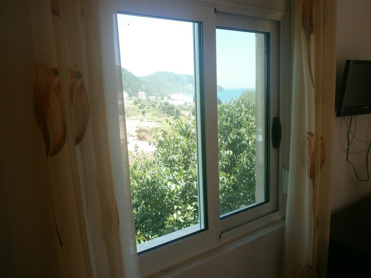 Mehilli Hotel Dhërmi Extérieur photo