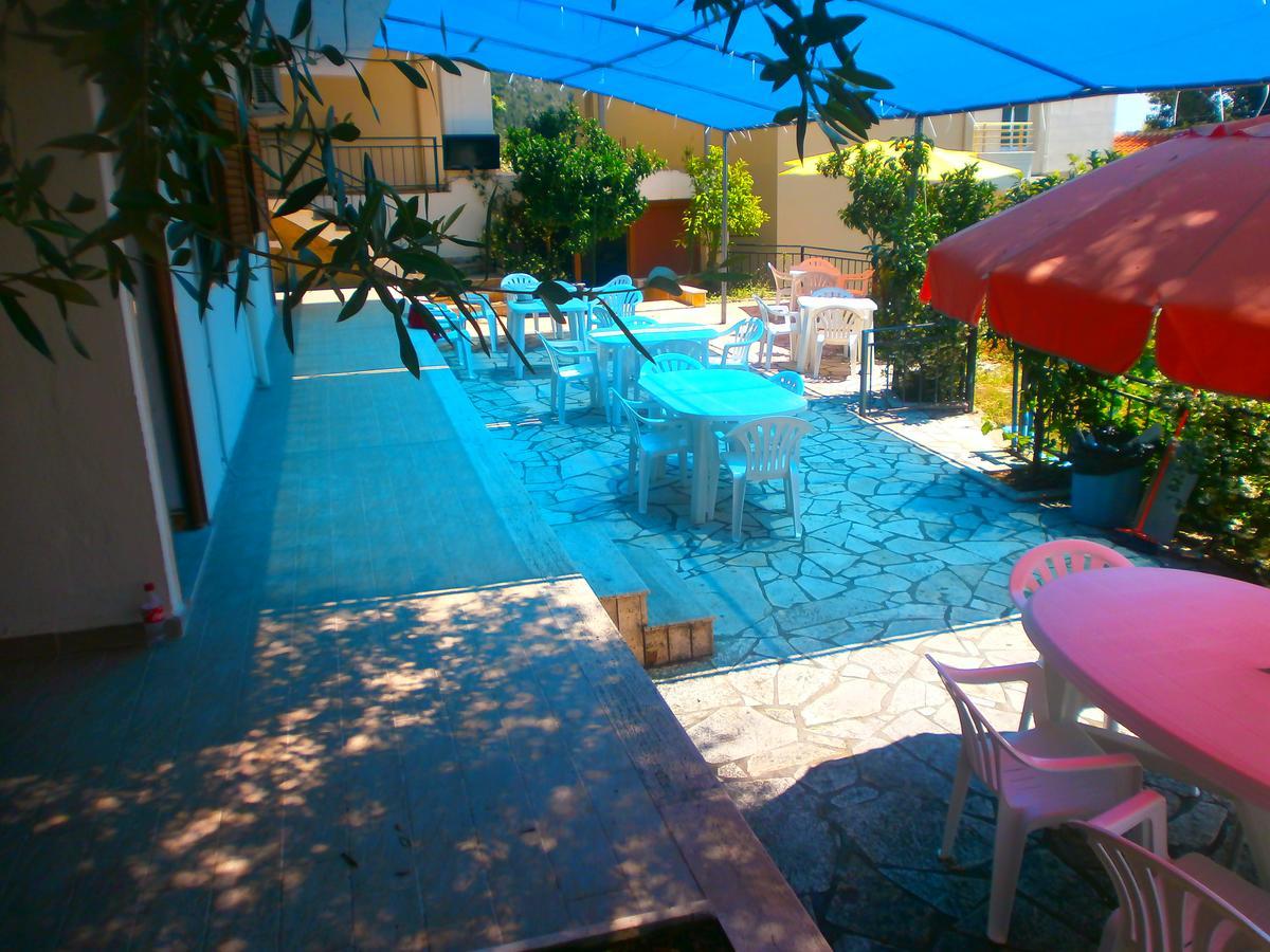 Mehilli Hotel Dhërmi Extérieur photo
